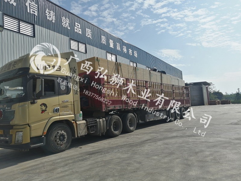 建筑模板裝車